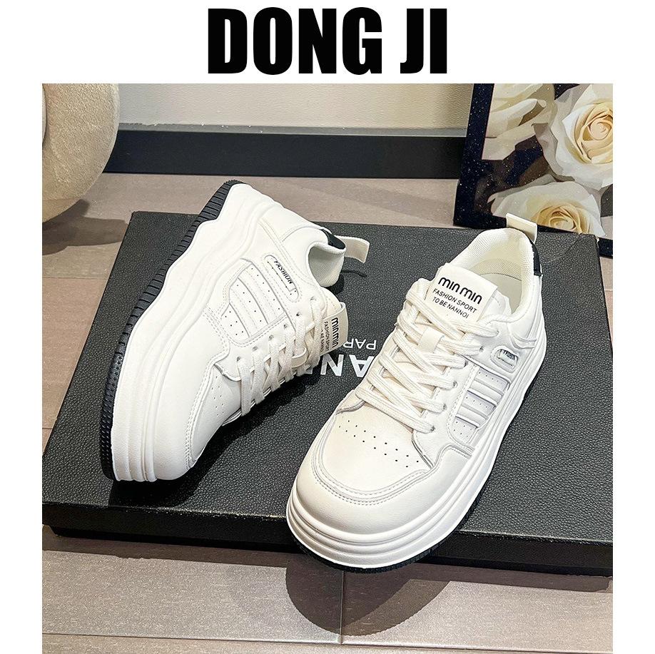 Весна 2025 года, новая тенденция, легкая повседневная обувь, мягкая подошва, модные универсальные спортивные туфли на платформе, белые туфли для женщин