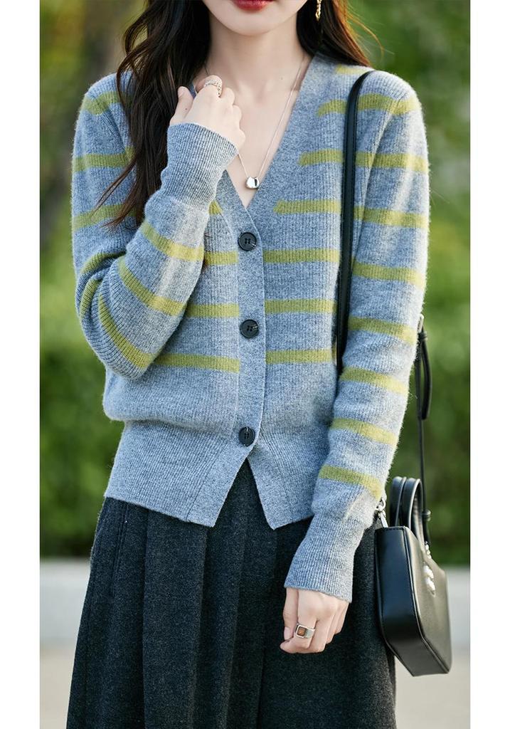 Women's V-Neck Color-Block Wool Cardigan: Autumn/Winter Fashion, Loose Short Cashmere Coat, Skin-Friendly, Warm.