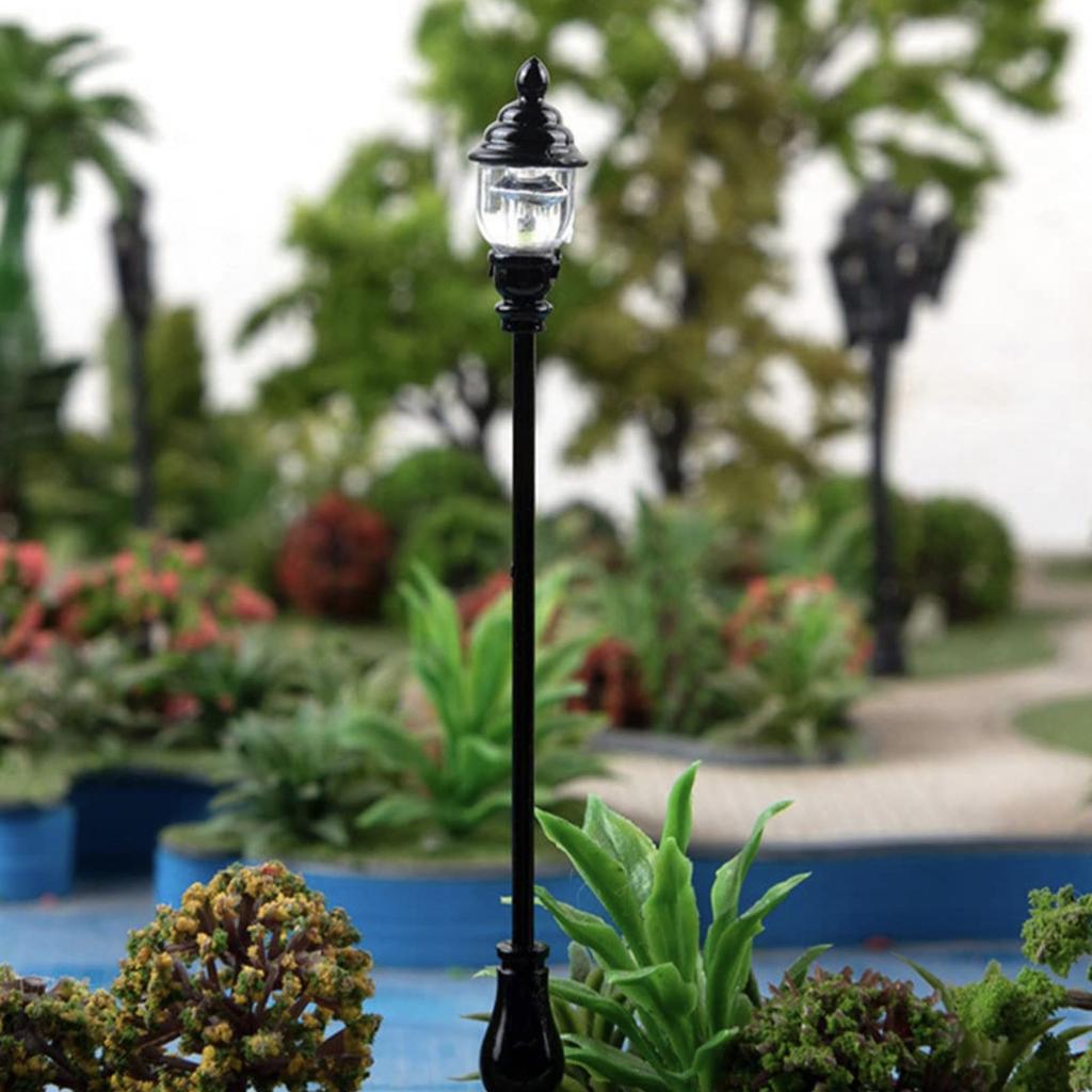 Бытовые настенные светильники светятся вверх и вниз, создавая атмосферу. Декоративное расположение настенных светильников, мойки стен, наружных дворовых фонарей на солнечных батареях