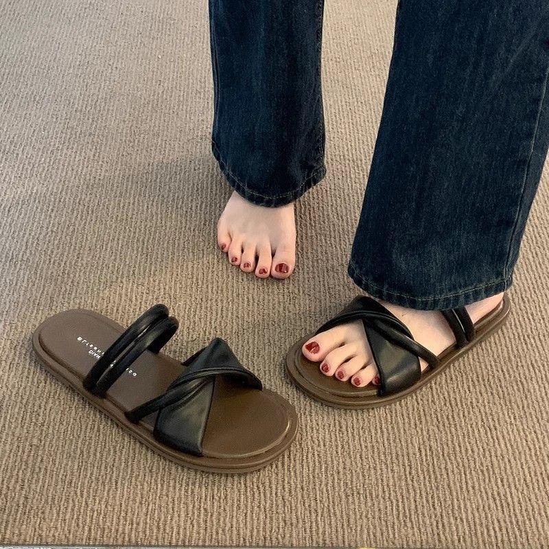 2025 summer new outer wear French small sandals pregnant women beach flat sandals high sense two wear one word slippers women