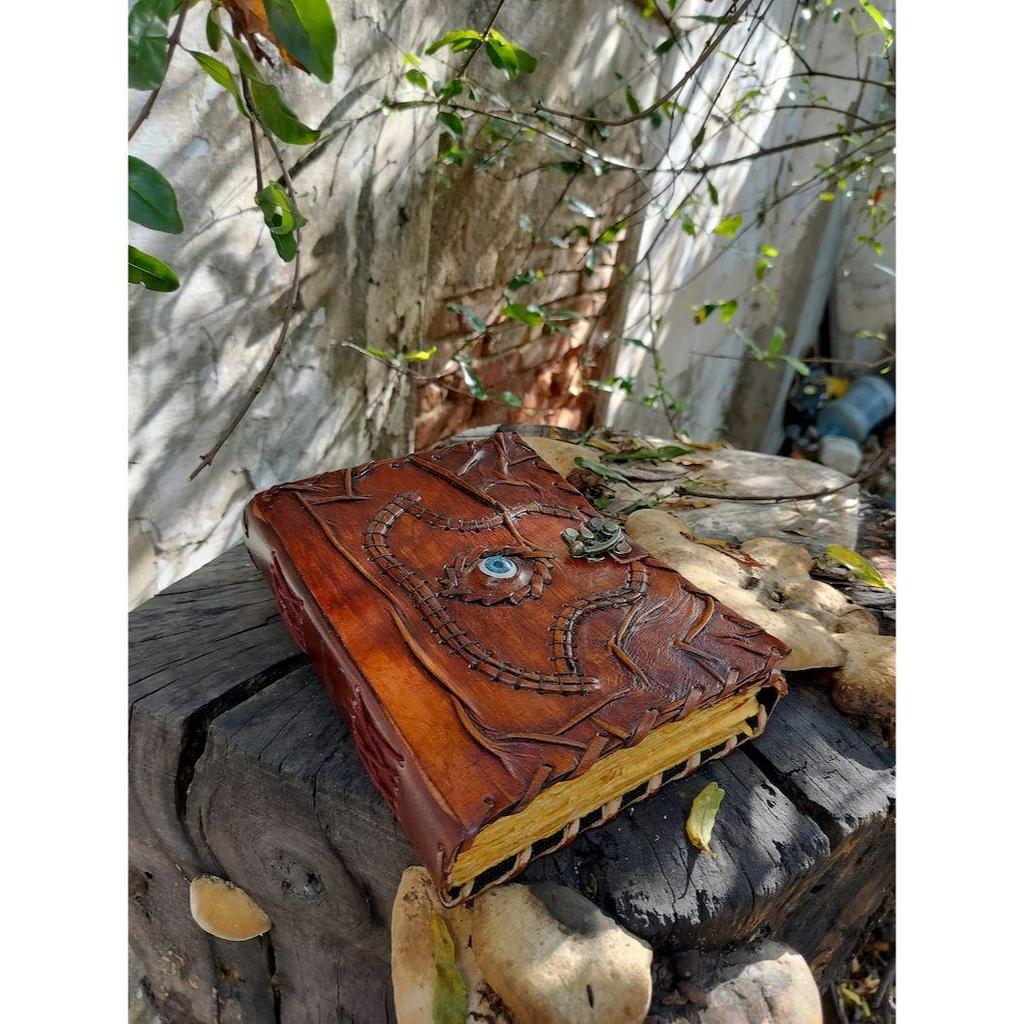 Уникальный кожаный журнал Eye: Заклинательный гримуар на Хэллоуин, дни рождения, годовщины. Идеально подходит для ведьм и викканских язычников