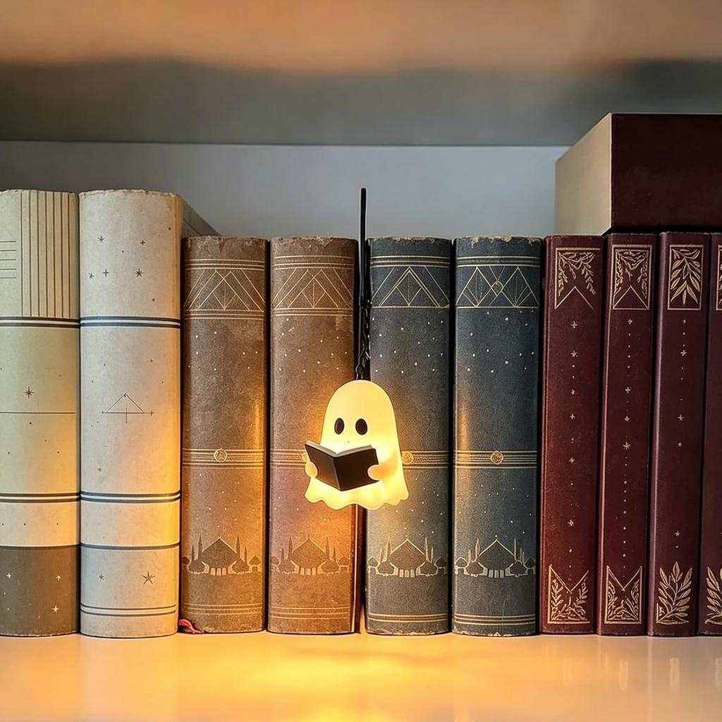 Ghost Bookshelf Lantern 3D Cute Ghost Lamp with Warm LED Night Light Hanging Mini Shelf Reading Lamp for Halloween Decor Cozy Bedroom Gift