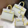 Платиновый женский сумка togo первый слой коровья кожа контрастный цвет matching классическая мода интернет-знаменитость взрывной портативный наплечный сумка