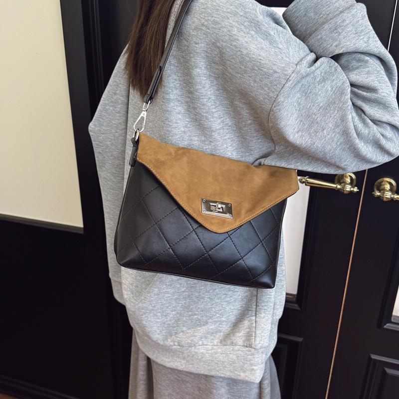 Вместительная ретро-сумка женская осень-зима 2025 новая универсальная ромбовидная сумка-мессенджер на одно плечо подмышку для поездок на работу маленькая квадратная сумка