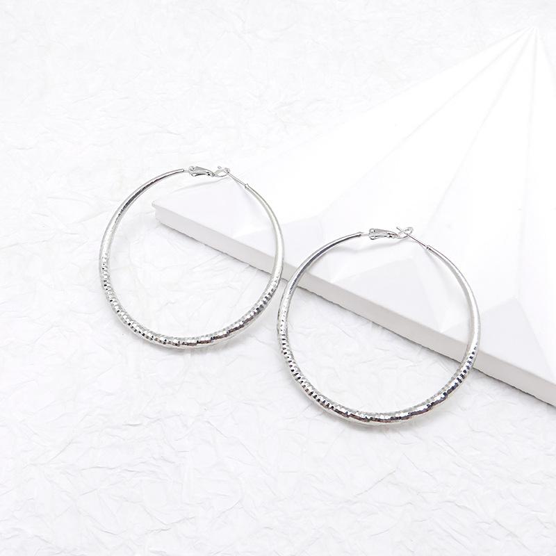 Модные большие круглые серьги премиум-класса с преувеличенными чешуйками