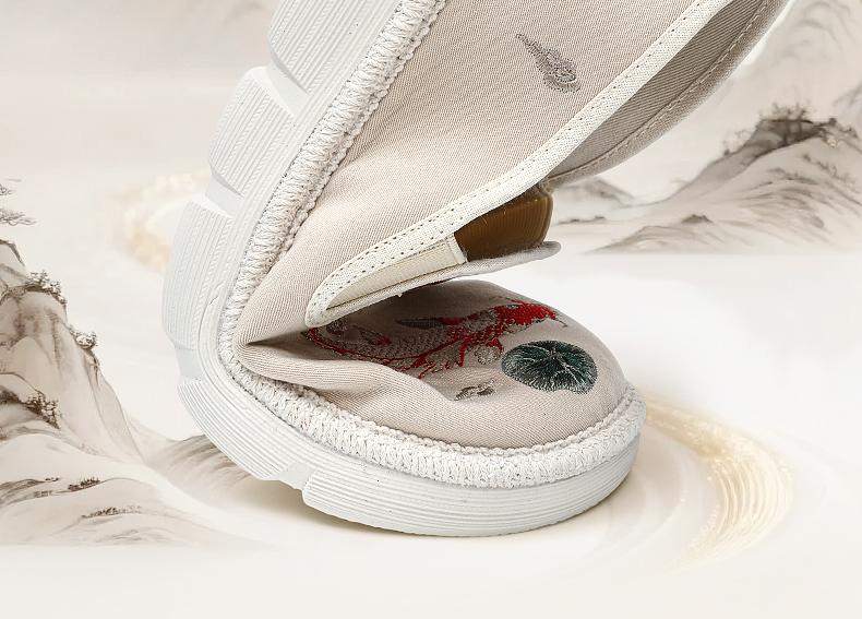 Taiheyuan Koi Nafu Embroidered Shoes are breathable, comfortable, non slip, soft soled, antique style, and easy to wear