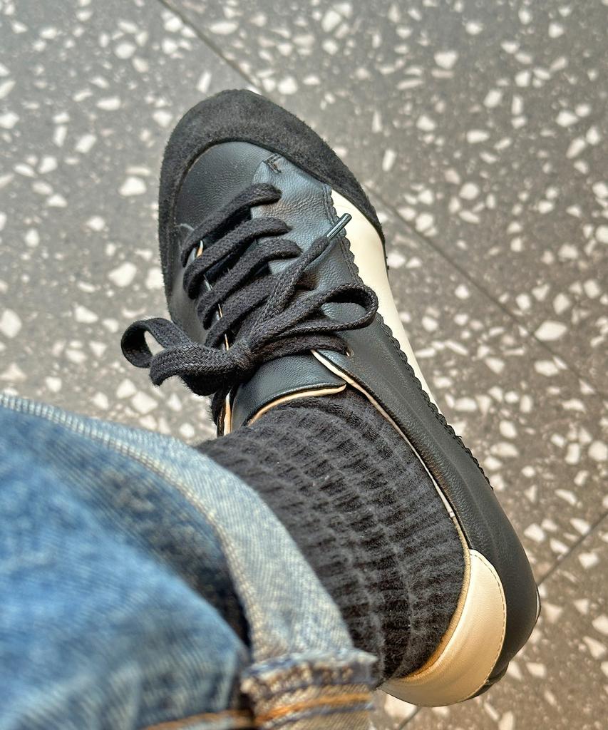 Aprilfor 505 Black Solid Marumaru Sneakers