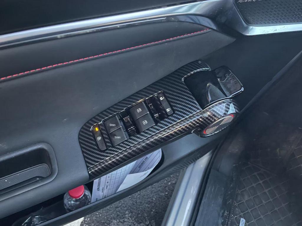 Подходит для 2022 Trumpchi Shadow Leopard: рамка переключения передач, подлокотник, задний отбойник, вентиляционные отверстия центральной консоли, рулевое колесо и эмблема автомобиля.