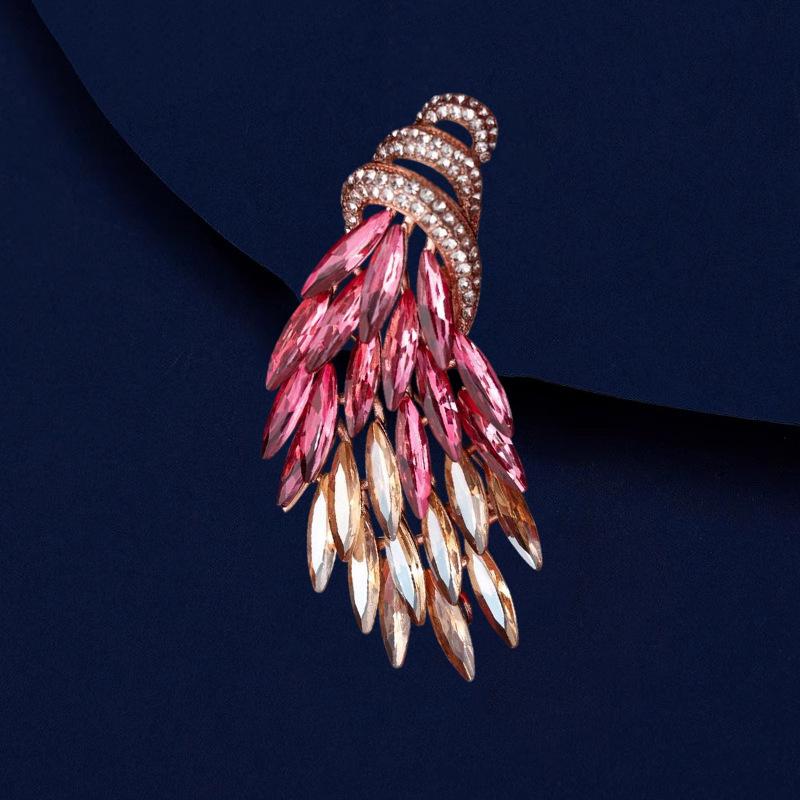 Высококлассная и элегантная женская хрустальная брошь в виде колоса пшеницы с ощущением легкой роскоши и высокого класса