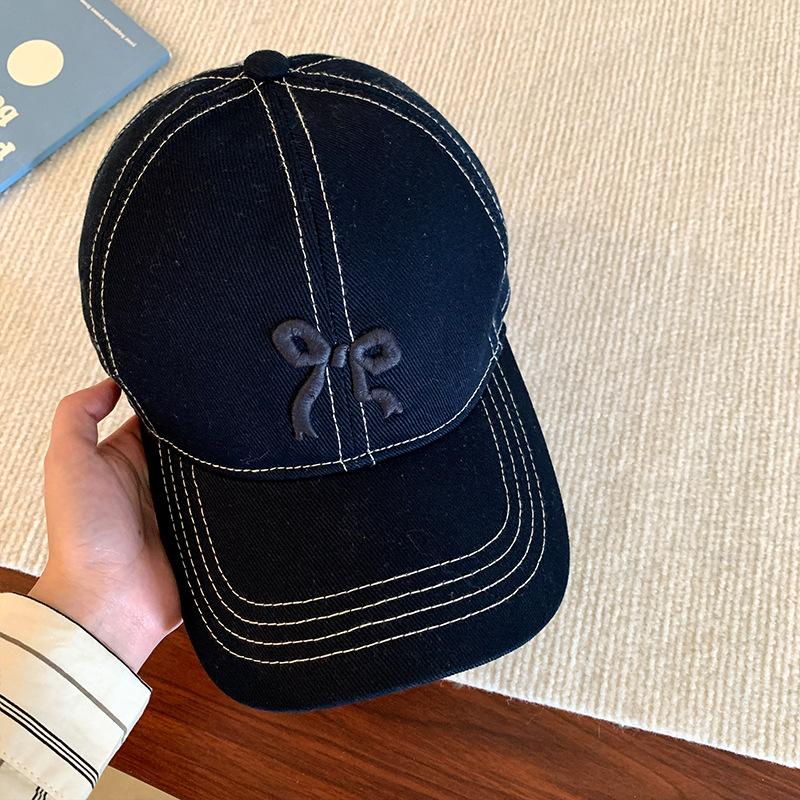 Шляпа женская оригинальная универсальная милая с бантом вышитая бейсболка весенне-летняя клетчатая кепка, визуально уменьшающая лицо