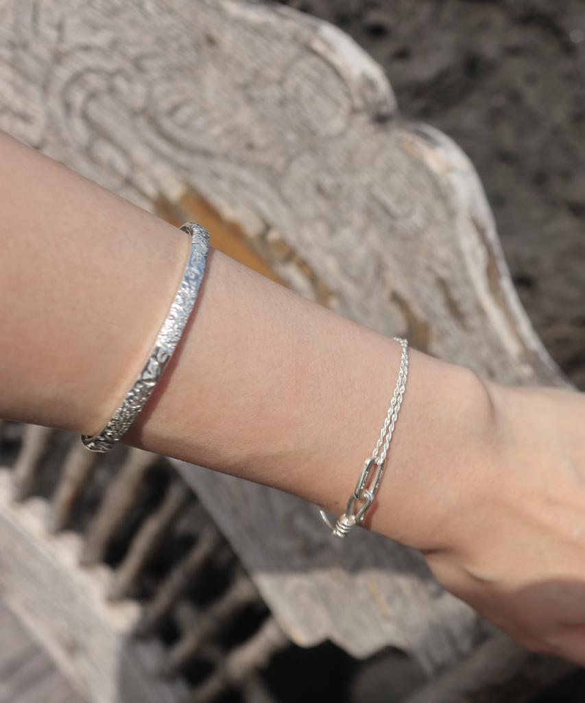 Suiove Texture Bangle