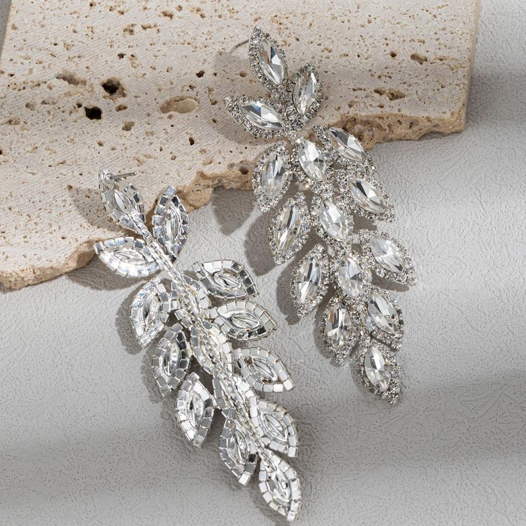 A Pair of Exaggerated Internet Celebrity Large Earrings Earrings Female Long Temperament Round Face with Diamond Thin Fashion Personality Trend