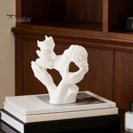 Произведение искусства для гостиной, 3D-печатная фигурка целующейся пары, Романтичная полая статуэтка с широким прочным устойчивым основанием, Современная изящная резная фигурка