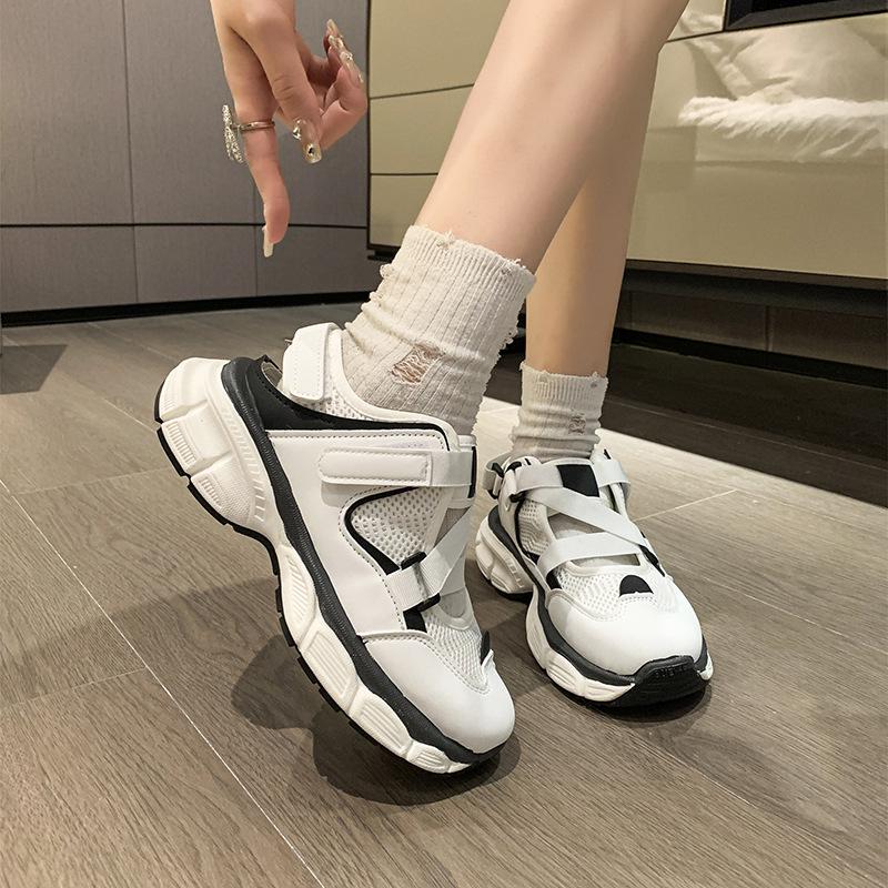 Thick Soled Sandals with Hollowed Out Mesh Breathable and Comfortable Casual and Versatile Sandals