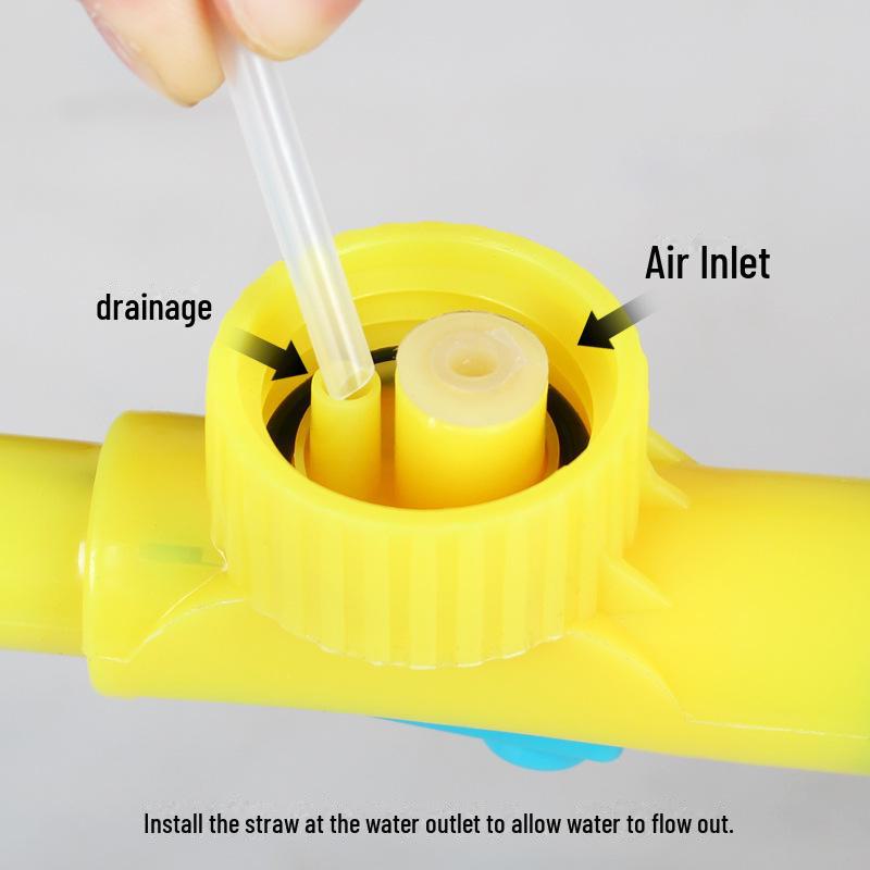 Многоцелевой распылитель высокого давления: для полива, мытья автомобиля и т. д., легко крепится к бутылкам с напитками.