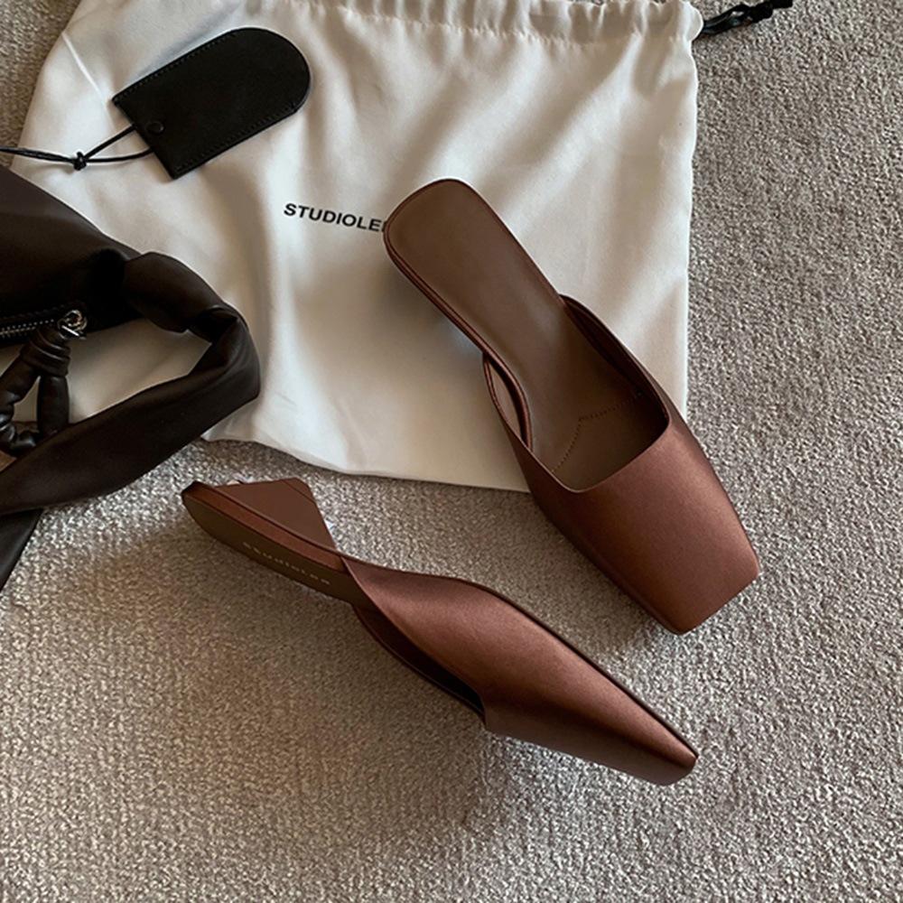 Модные ~ французские атласные туфли muller с треугольным каблуком 2025 года, новые туфли на каблуке-кошке, женские туфли на голову, классные женские тапочки