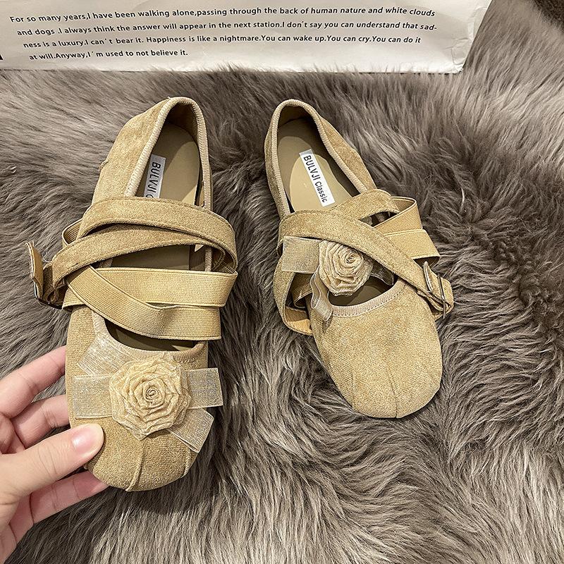 Ретро цветок внутренняя высота увеличение одинарная обувь женская круглая голова 2025 осень и зима новая мягкая подошва нежный темперамент обувь Doudou