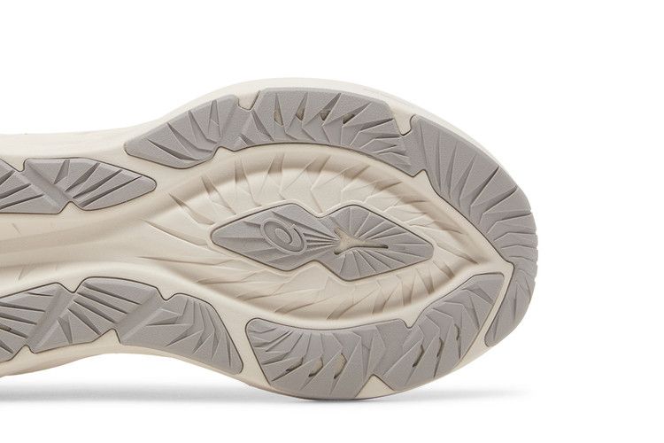 Asics Женская модель Novablast 4 'Oatmeal Moonrock'