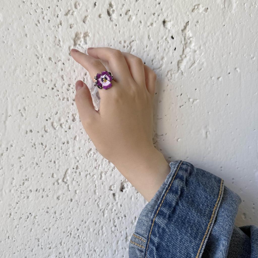 Viola Motif Ring SAMR0792M XV [Anna Sui]