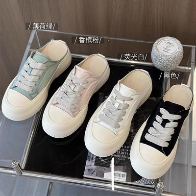 Атласная сумка голова половина тапочки женщины 2025 новые атласные туфли хлеб тапочки верхняя одежда цветовая гамма ленивые повседневные сандалии свет