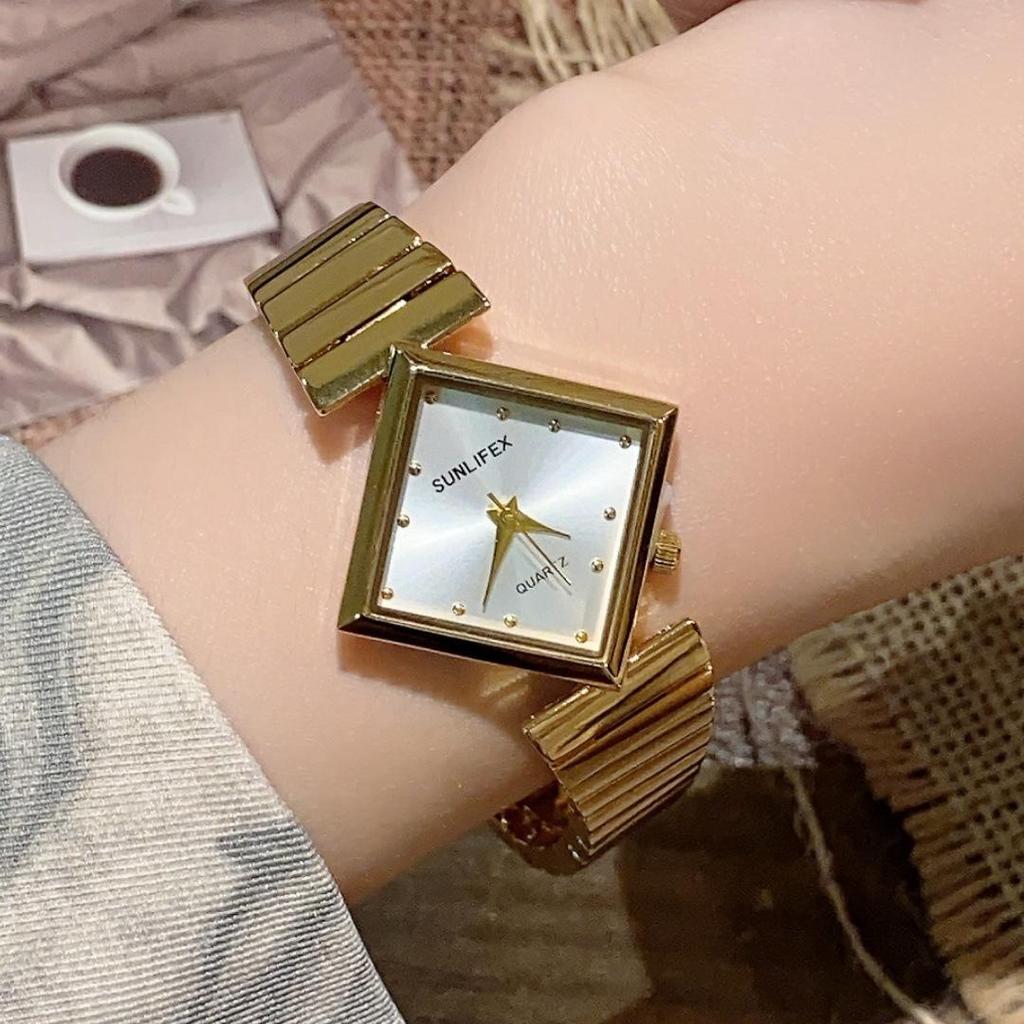 Женские кварцевые часы SUNLIFEX из нержавеющей стали золотого цвета, с неправильным ромбовидным корпусом и бамбуковым браслетом
