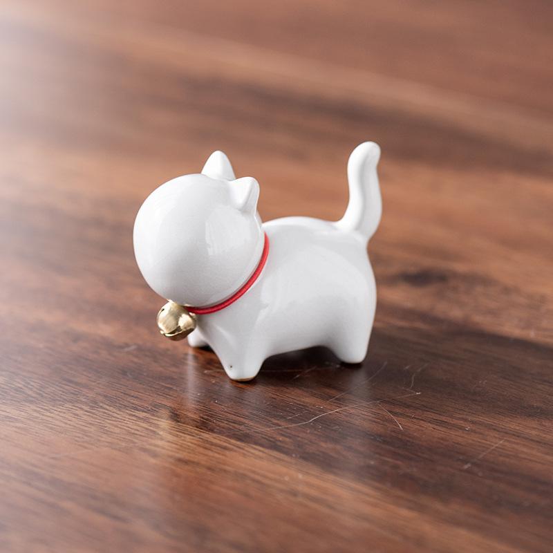 Маленькая милая фигурка чайного питомца кота в китайском стиле с керамической подставкой для кисточки для чая в виде кота
