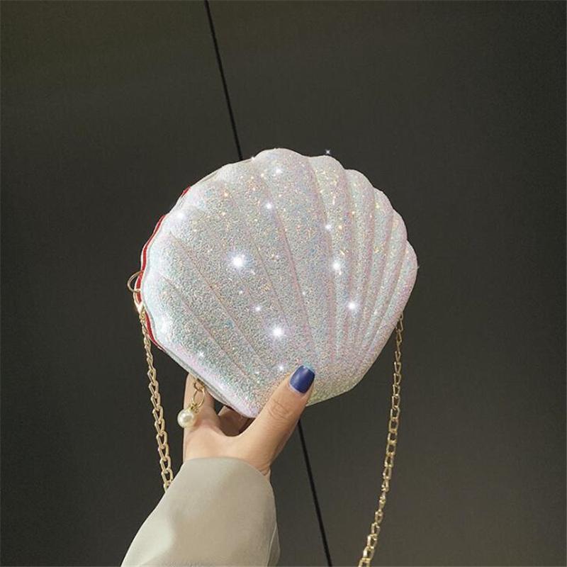 Женская сумочка в виде блестящей раковины