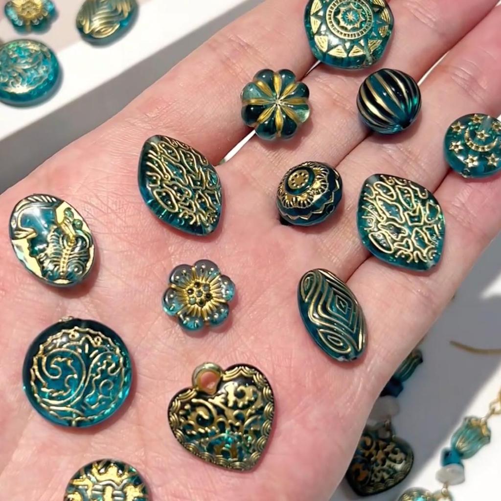 Золотые бусины в стиле барокко в стиле ретро, ​​акриловые бусины разных стилей для изготовления ювелирных изделий, очаровательное украшение «сделай сам»