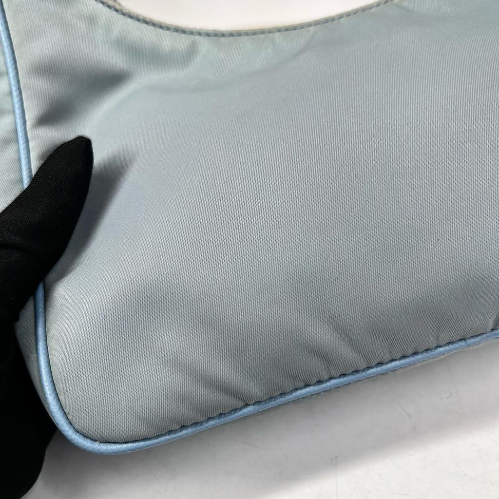 [Pre-Owned] Re-Edition 2005 Blue Nylon Logo Shoulder Bag - Very Good #MNGPWM