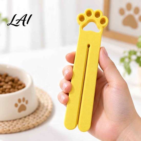 Labor Saving Squeeze Tool 3D Printed Paw Shape Pet Squeezer Tube Paste Dispenser for Easy Wet Food Extruder Feeding Cute Winder Cat Dog Snack
