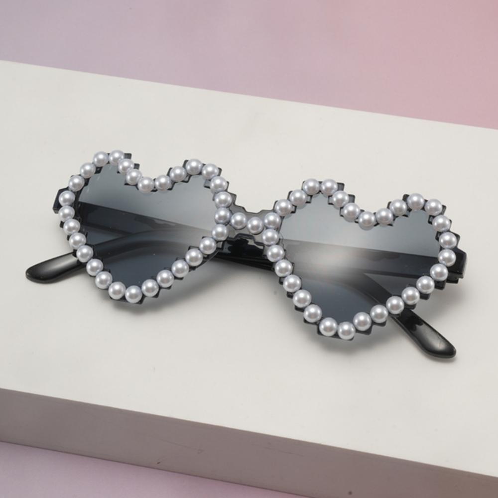 2026 New Heart Pearl Sunglasses Unisex Fashion Party Glasses UV400 Protection Black Frame Fashionable All-Match Style