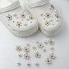 18 шт. Набор модных шармов для обуви Аксессуары Пряжка для обуви с отверстиями Жемчужно-белый цветок DIY Украшения для обуви Детская вечеринка Женский подарок для девочек