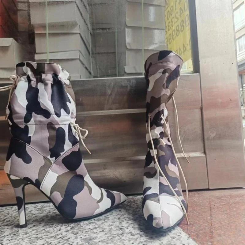 Женские сапоги с острым носком и средней длиной до икры, с камуфляжным принтом, на шпильках, со шнуровкой, на высоком каблуке, 2025, новые сапоги-ботинки 2025