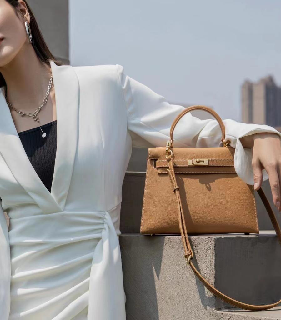 Классическая и атмосферная сумка / Новый стиль, модная и универсальная сумка через плечо на одно плечо, высококачественная ручная кожаная женская сумка