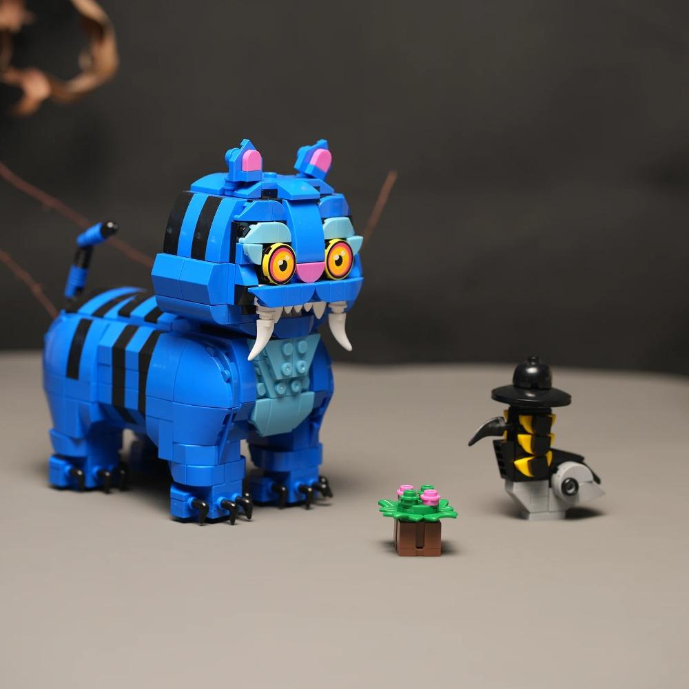 Blue Tigers Building DIY Toy for Adults, Hunter Animals Building Blocks For Kids Birthday Gifts,Desktop Decoration 633 PCS