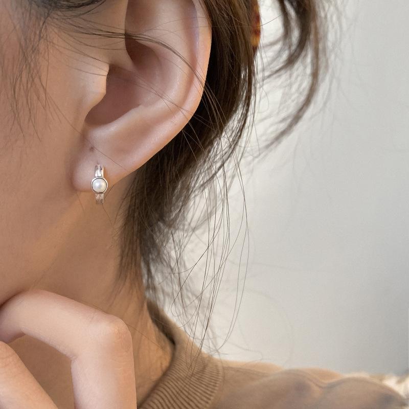 Pearl Earrings Female Light Luxury Personality Versatile Senior Sense Ear Buckle Simple To Raise The Ear Hole Fashion Earrings