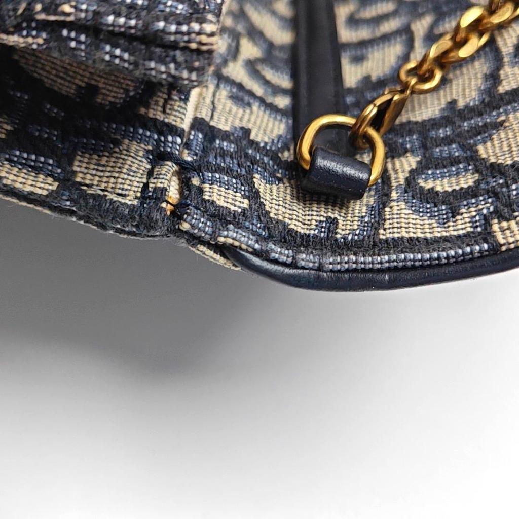 [Pre-Owned] Saddle Classic Monogram Removable Metal Chain Oblique Embroidery Fabric Saddle Bag - Very Good #IK1O9N