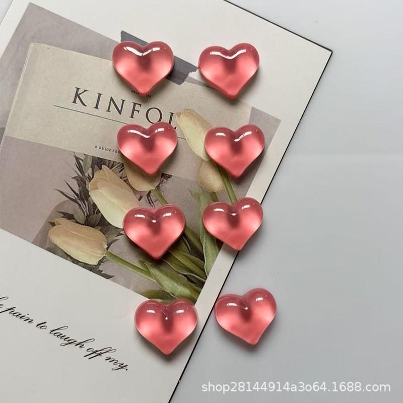 Разноцветные магниты-сердечки на холодильник, милые мультяшные сердечки из смолы, трехмерные магнитные плитки для декора кухонной мебели.