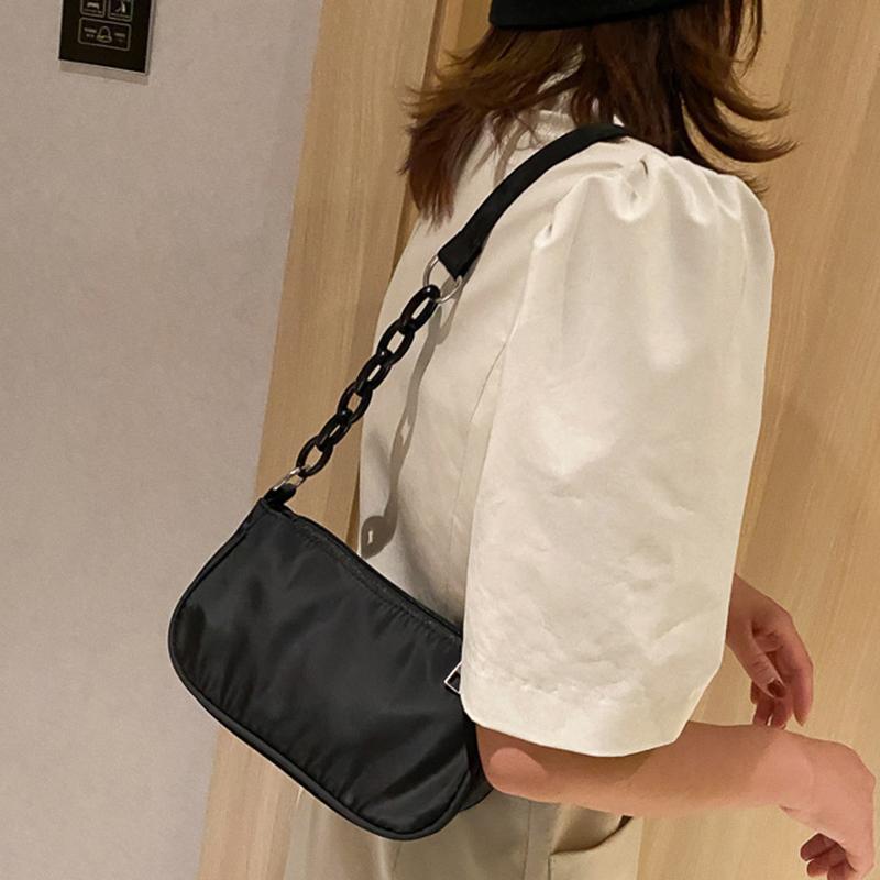 Женская сумочка на ремне