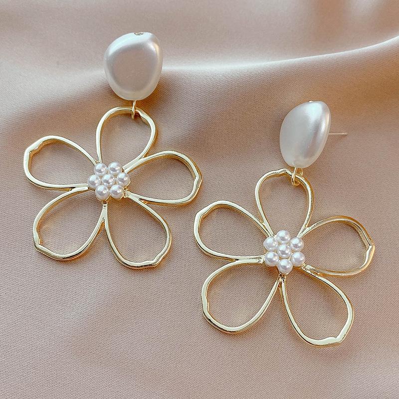 925 Silver Needle Simple Pearl Flower Earrings For Women Fashion High -End Metal Sense Temperament Earrings Trend