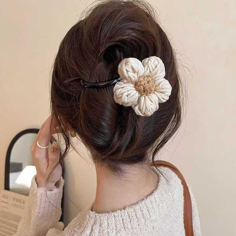 Vintage Large Plush Flower Hair Clips Girls Elegant Ponytail Braid Claw Hair Duckbill Clip Girls Headdress Gift