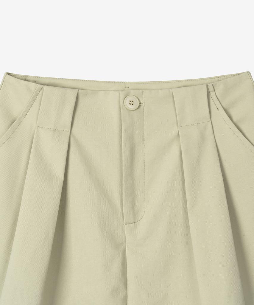 BASIKA Daily Double-Pleated Cotton Shorts (Beige)