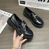 Модные туфли-лоферы с круглым носком и квадратным каблуком, 2024 г., высококачественная женская обувь, весна/осень, металлические украшения, туфли-лодочки из цельного ПУ