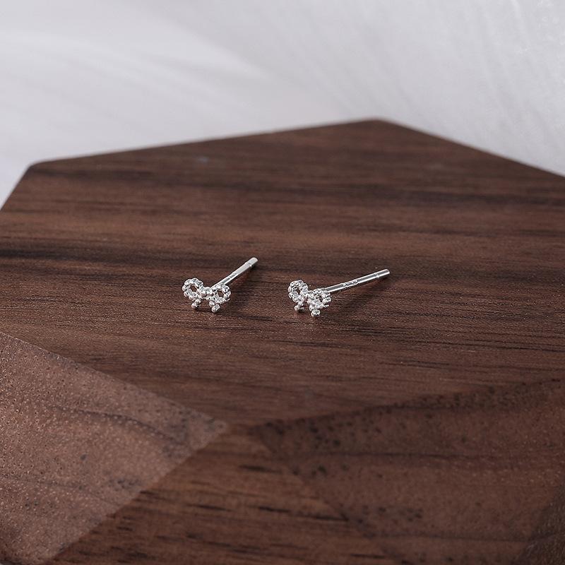 Серьги-бантики принцессы на ходу, женщины с милыми, симпатичными, универсальными и нежными серьгами Ins