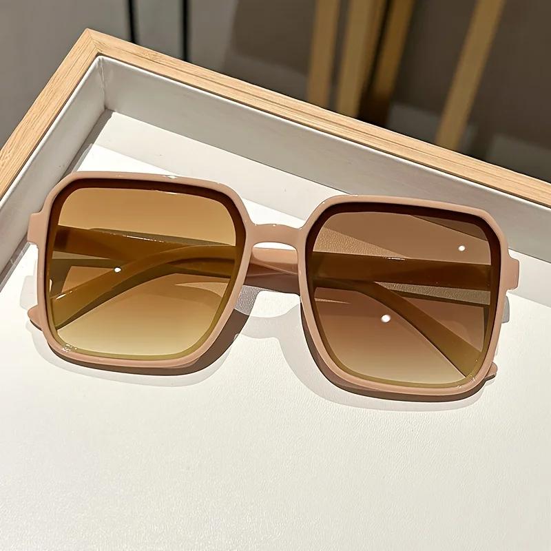 Очень большие стильные модные солнцезащитные очки для женщин с квадратными пластиковыми декоративными линзами для повседневного использования и использования на открытом воздухе