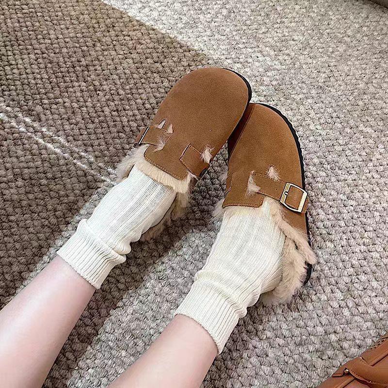 Модные новые женские тапочки Меховые балетки Короткие плюшевые мюли Обувь Женская модная обувь с пряжкой Мягкая подошва Хлопковая обувь Замшевые домашние теплые тапочки Мюли