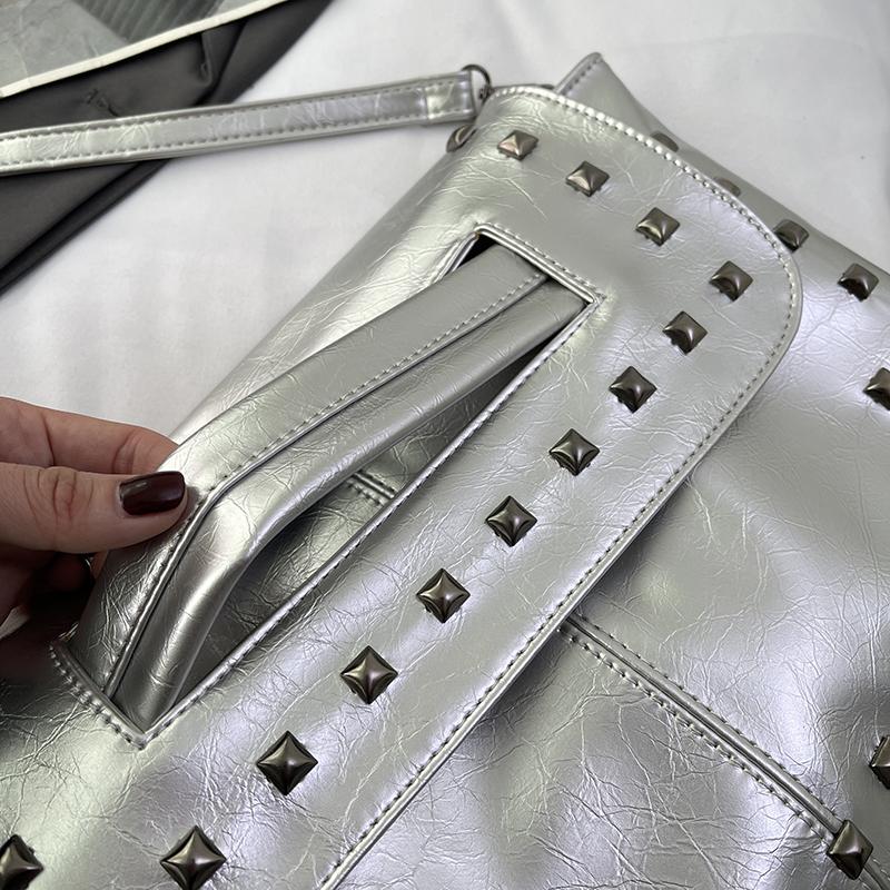 2024 летняя женская сумка-клатч с клапаном, сумка через плечо, корейская модная женская противоугонная сумка-конверт, женская золотистая, черная заклепка, повседневные сумки на плечо