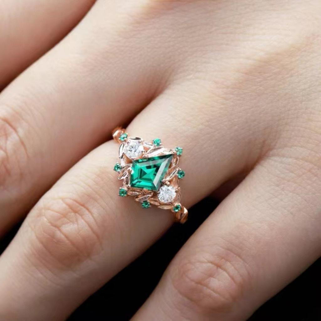 Роскошное новое кольцо с ромбовидным изумрудным цирконом, женское бриллиантовое кольцо в придворном стиле из розового золота, прямые продажи.