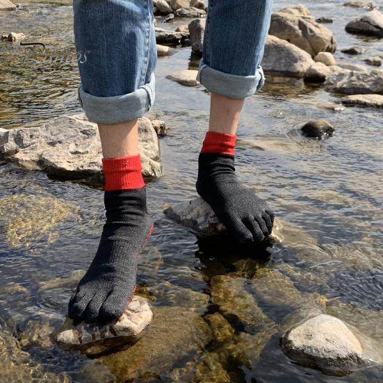 2 Pairs Barefoot Grounding Socks Outdoor Beach Camping Hiking Climbing Five Toes Socks Cut-resistant Men Women Non-slip Silicone Gripper Socks