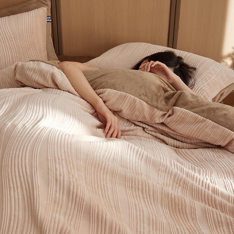 Японский класс А Полностью матовый бархатный 3D резной комплект зимнего постельного белья из 4 предметов Мать-ребенок